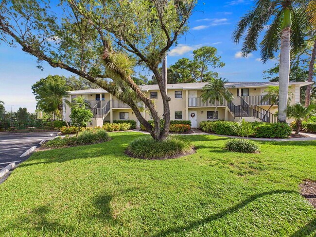 Building Photo - Furnished 2BR/2BA Pine Haven Condo with Pr...