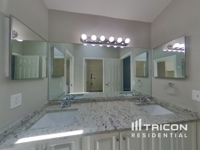 Building Photo - 5012 Cypress Trace Dr