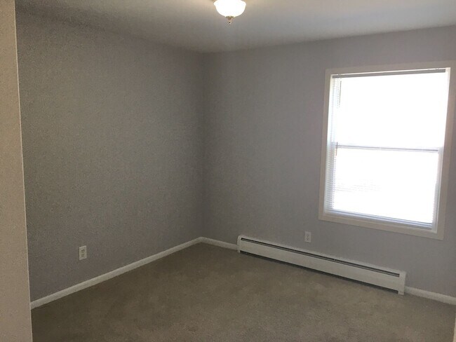 Building Photo - Amazing 2 Bed/1 Bath apartment in the hear...