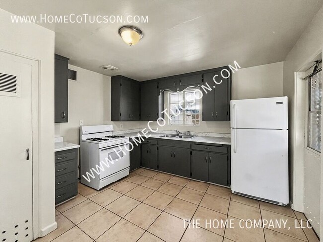 Building Photo - 2607 E Beverly Dr