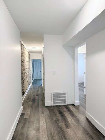 Building Photo - 954 S Ohio Ave