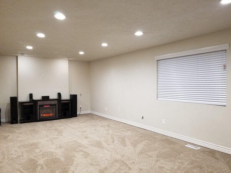 Building Photo - 1289 Michaelsen Way