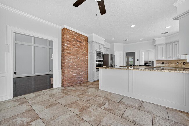 Building Photo - 1035 Flagmore Dr
