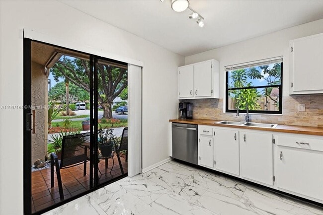 Building Photo - 901 NW 26th Ave