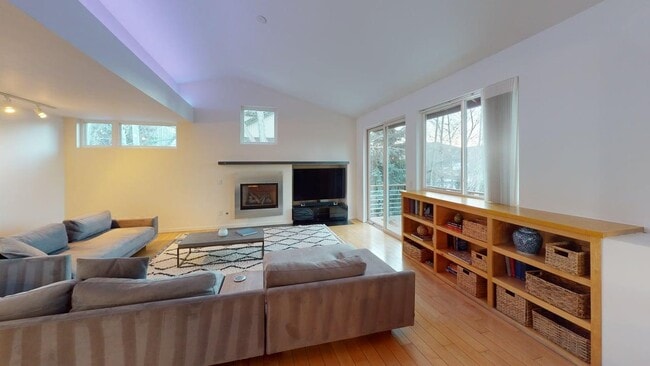 Building Photo - 11 Russell Trail