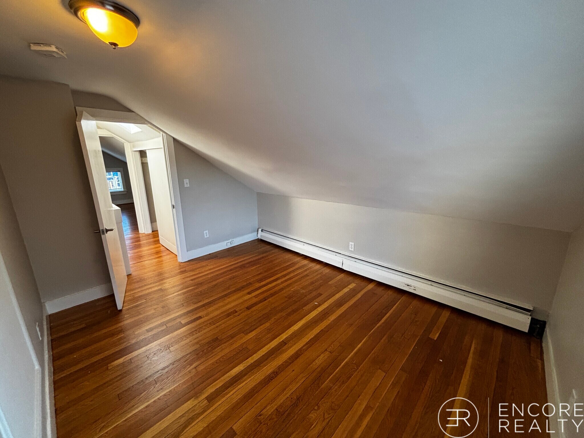 Building Photo - 222 Banks St