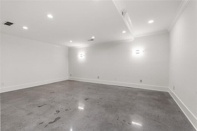 Building Photo - 390 Hembree Rd