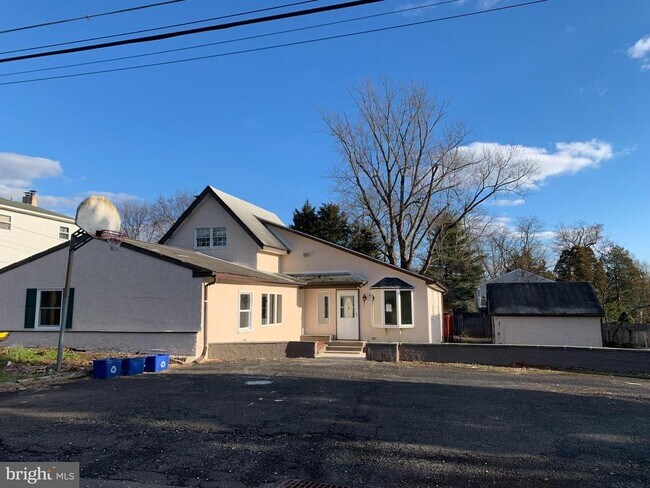 Building Photo - 431 Avenue A