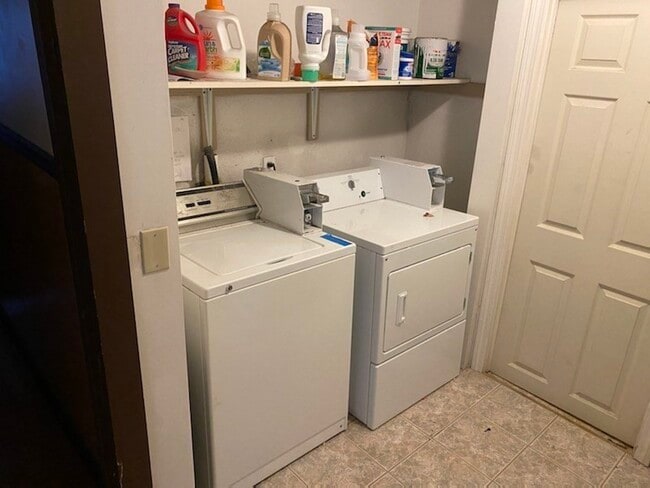 Building Photo - 57 Chestnut St