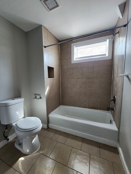 Building Photo - 425 Huntington St