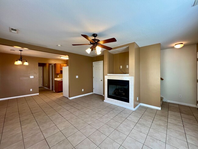 Building Photo - 3-Bed, 3-Full Bath, End Unit, 1-Car Garage!