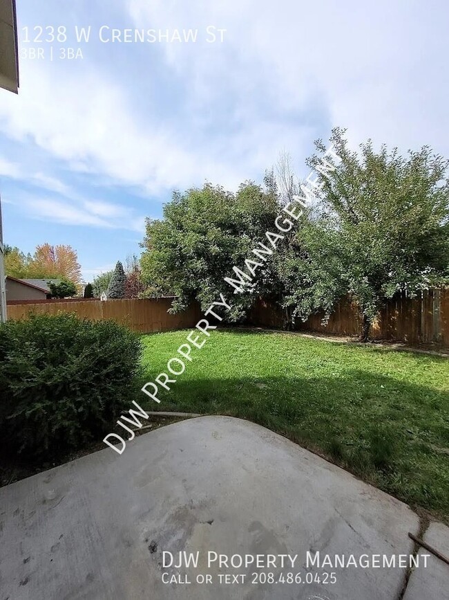 Building Photo - 3 Bed, 2.5 Bath - Fenced+Attached Garage+B...