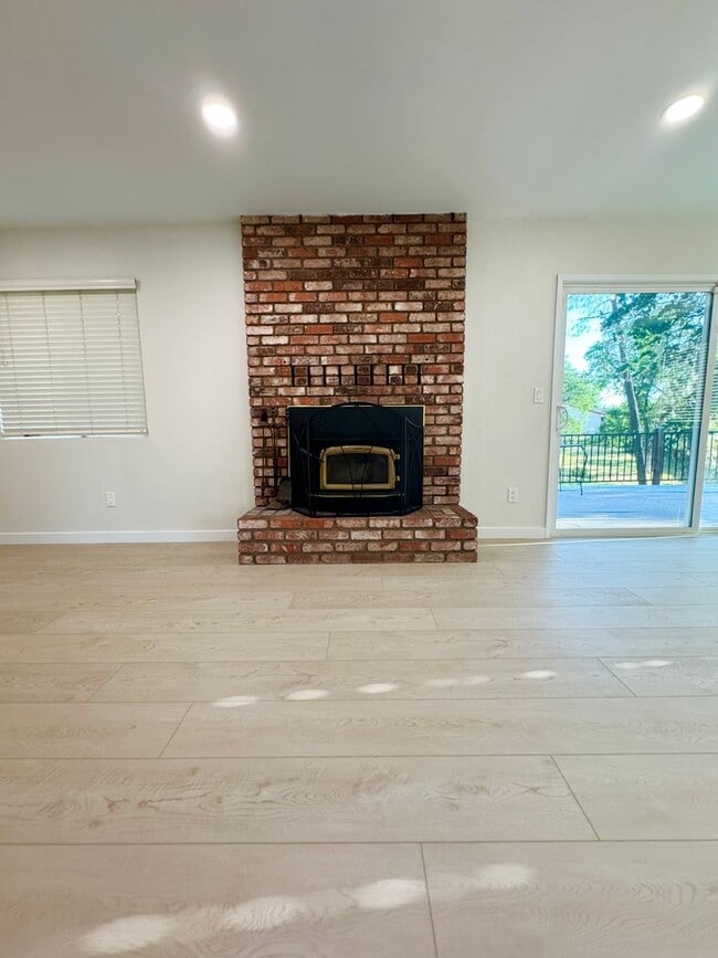 Building Photo - MOVE IN SPECIAL - $250 off First Month's Rent!