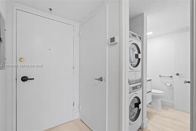 Building Photo - 5700 Collins Ave