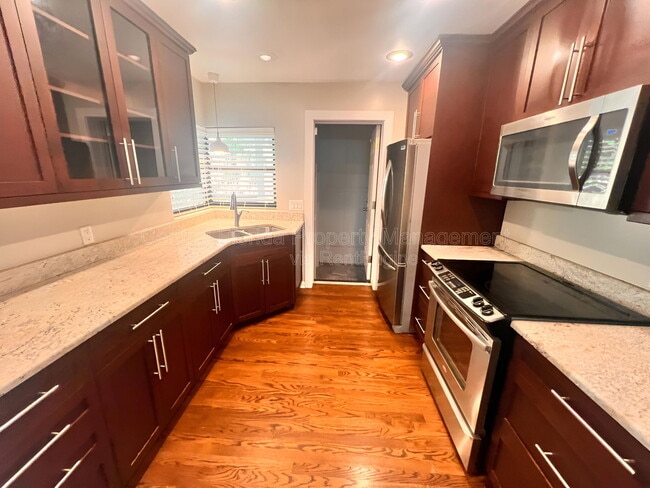 Building Photo - 2011 Howard Dr