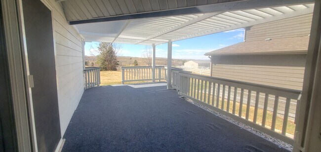 Building Photo - Large 5 bedroom home in Briarwood