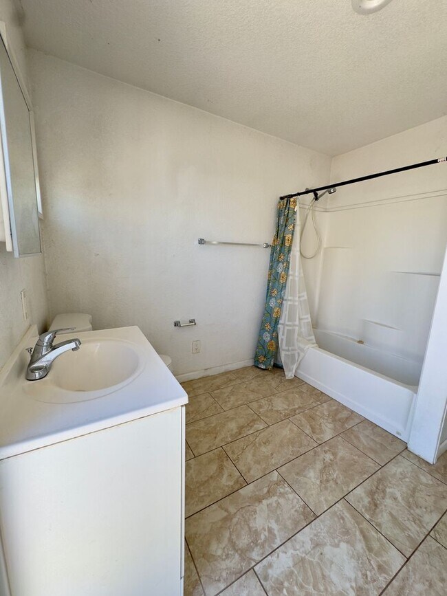 Building Photo - 216 San Clemente St