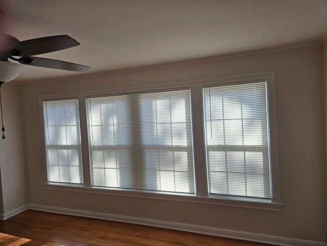 Building Photo - Broadmoor Historical  3 Bedroom 2 Bathroom