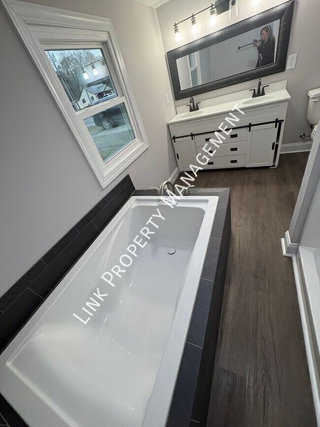 Building Photo - 8233 Harrison Bay Rd