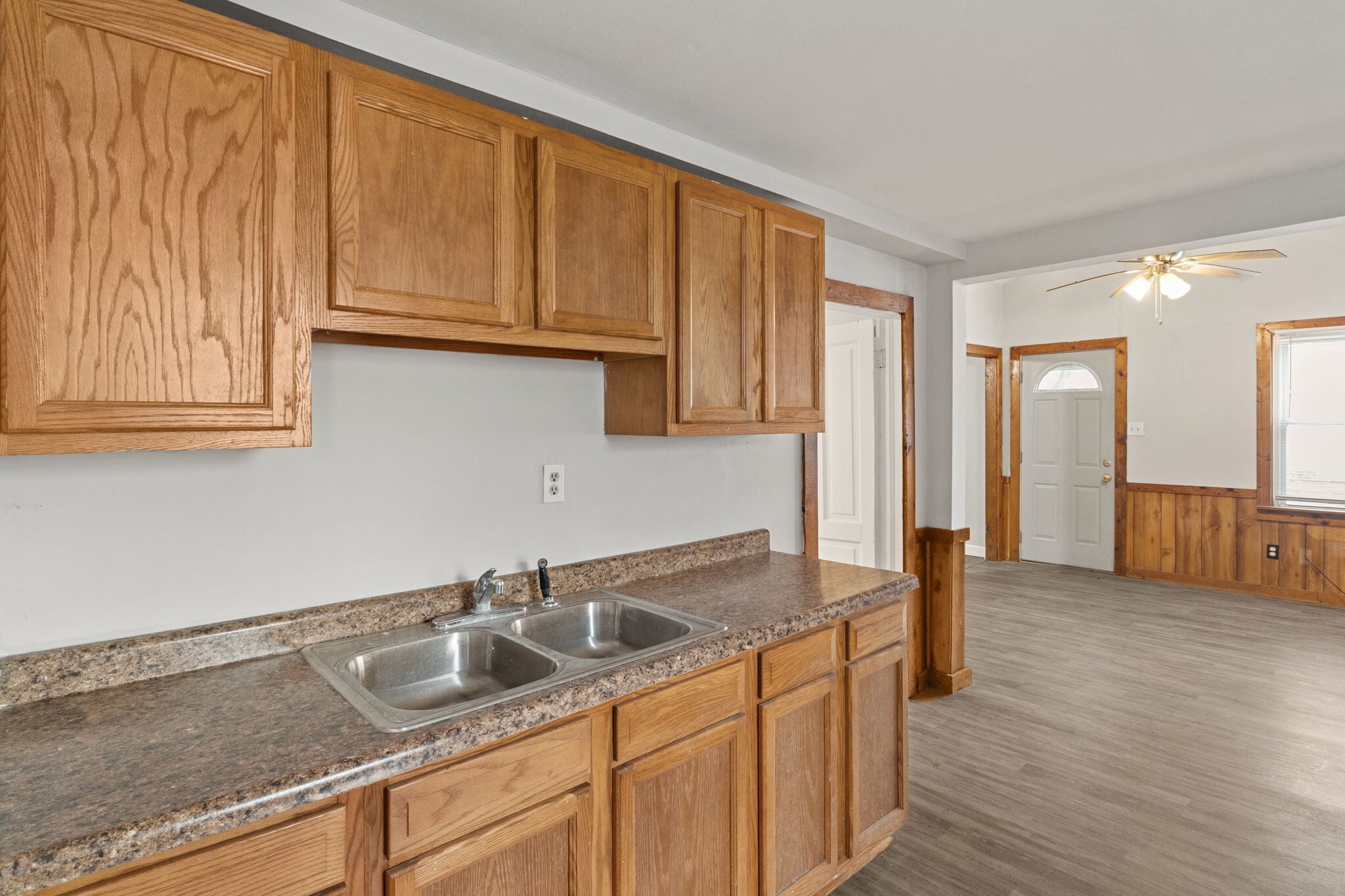 Building Photo - 1800 W 19th St