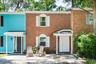 Building Photo - 715 Pine Dr