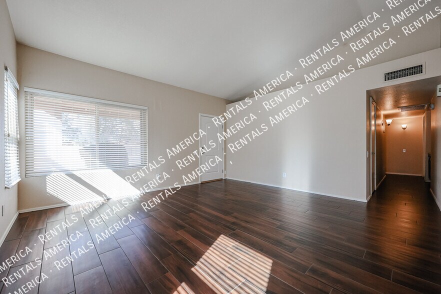 Building Photo - 4583 W Elgin St