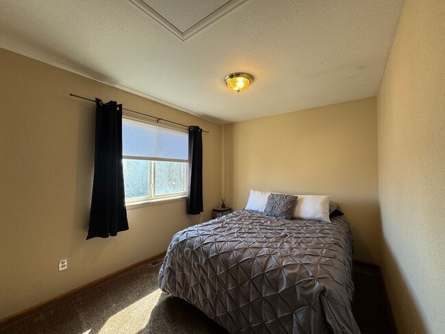 Building Photo - Great Tri-level home in West Loveland