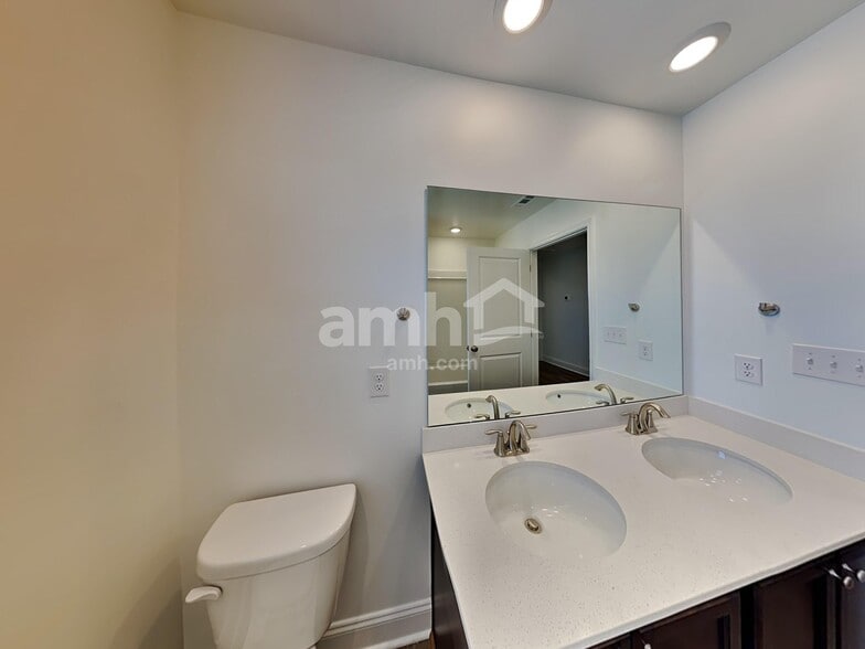 Building Photo - 230 Marin Dr