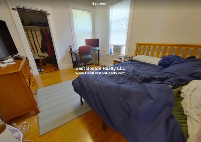 Building Photo - 26 Marathon St