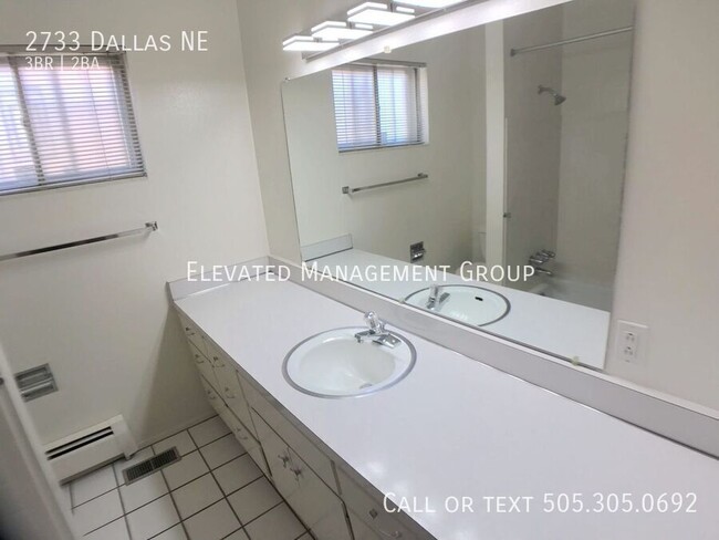 Building Photo - 2733 Dallas St NE