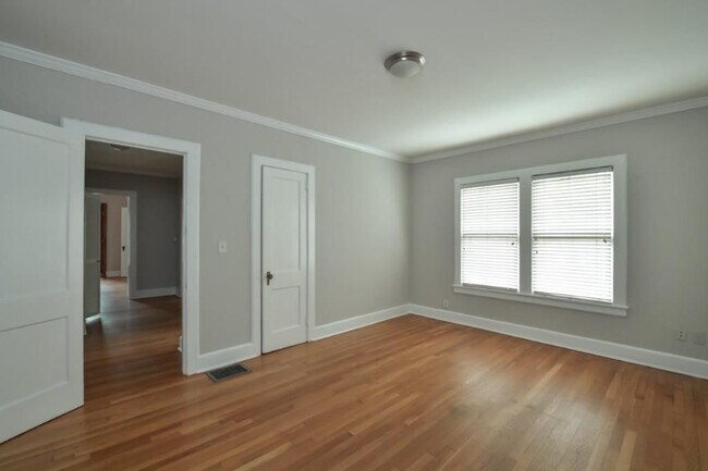 Building Photo - 866 Moreland Ave SE