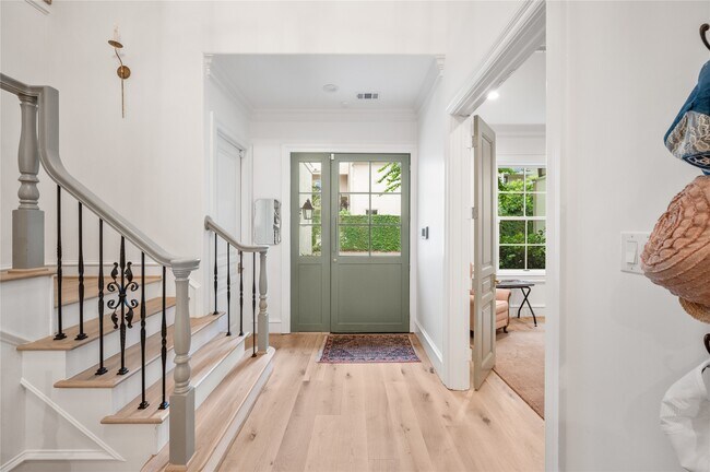 Building Photo - 1235 Wynden Oaks Garden Dr