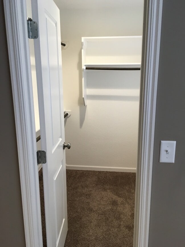 Building Photo - Newer 3 Bed Townhome in Grain Valley