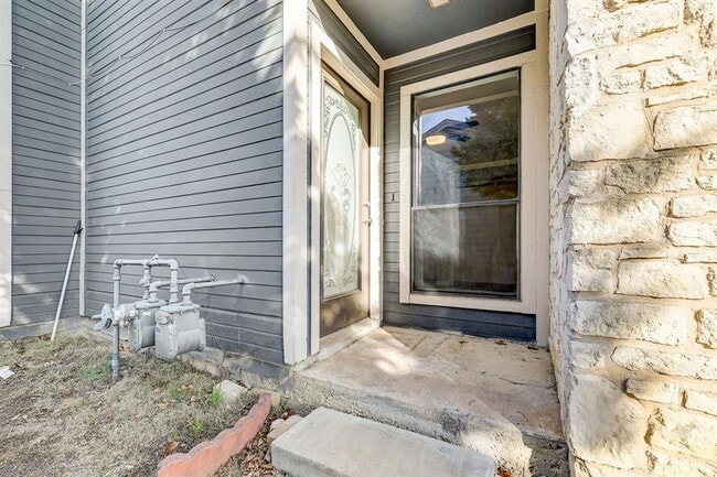 Building Photo - 1406 Hyridge Cir