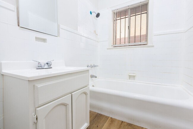 Building Photo - Modern Living in Koreatown: Stylish Studio Apartment