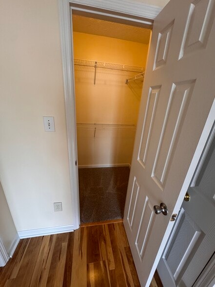 Building Photo - 885 Ridge Rd