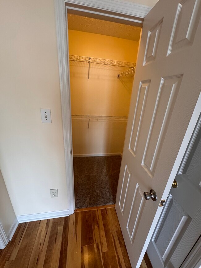 Building Photo - 885 Ridge Rd