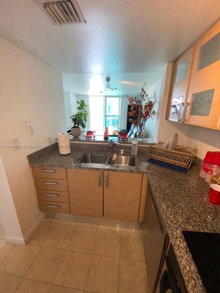 Building Photo - 2101 Brickell Ave