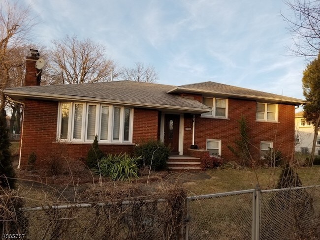 Primary Photo - 1789 Vauxhall Rd