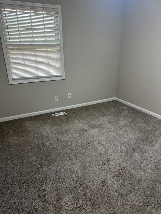 Building Photo - 127 Eaglewood Way