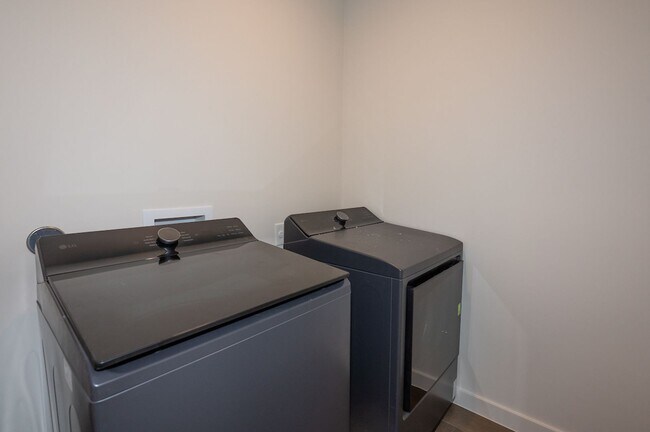 Building Photo - Modern, Updated, South Austin Two Story