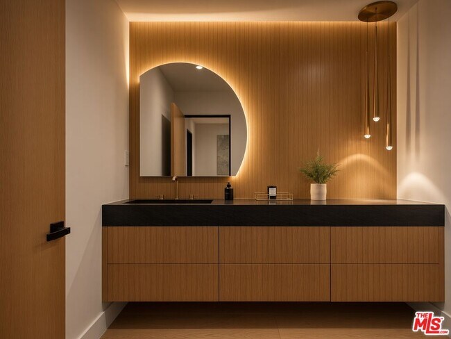 Building Photo - 3909 Villa Costera