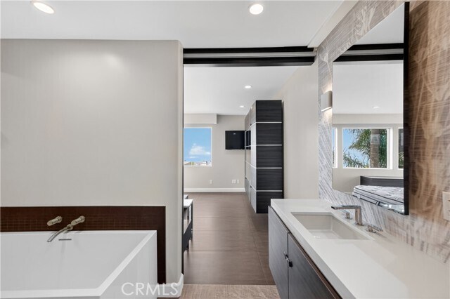 Building Photo - 855 Santa Ana St