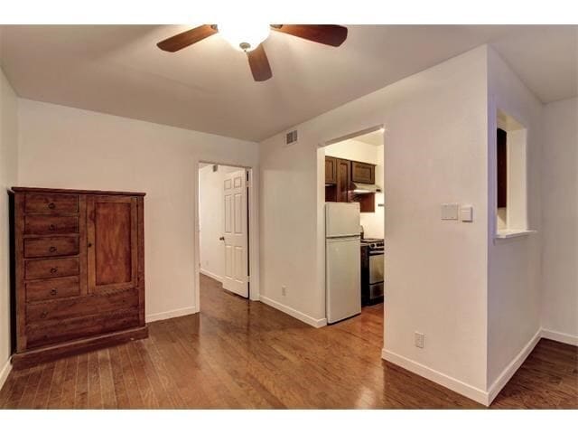 Building Photo - cute 1-1 3rd floor, UT bus across the street nice balcony