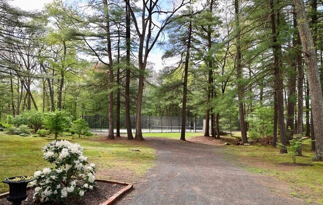 Building Photo - 3 Edgewood Cir