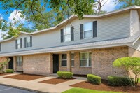 Building Photo - SPACIOUS 2 Bedroom 1.5 Bath Apartment in Orange City