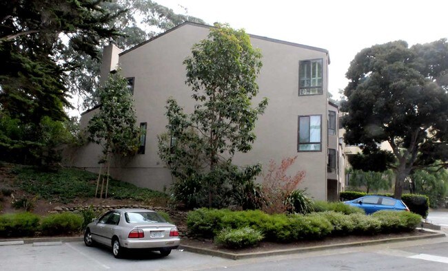 Building Photo - 101 S Lake Merced Hills