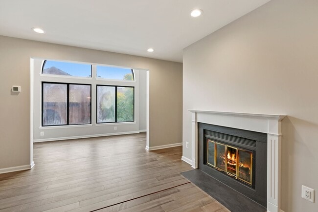 Building Photo - 2815 Lee Oaks Ct