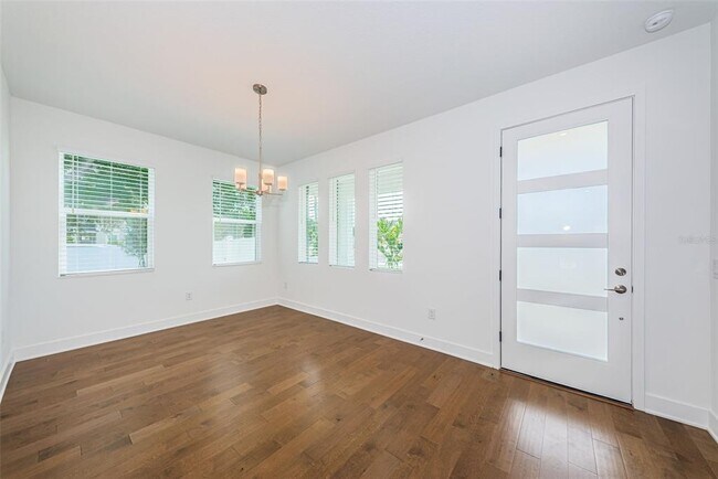 Building Photo - 1701 25th Ave N