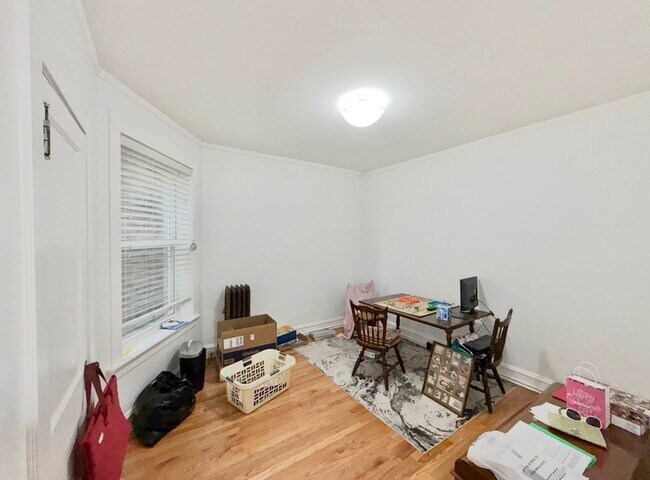 Building Photo - 1626 W Rascher Ave
